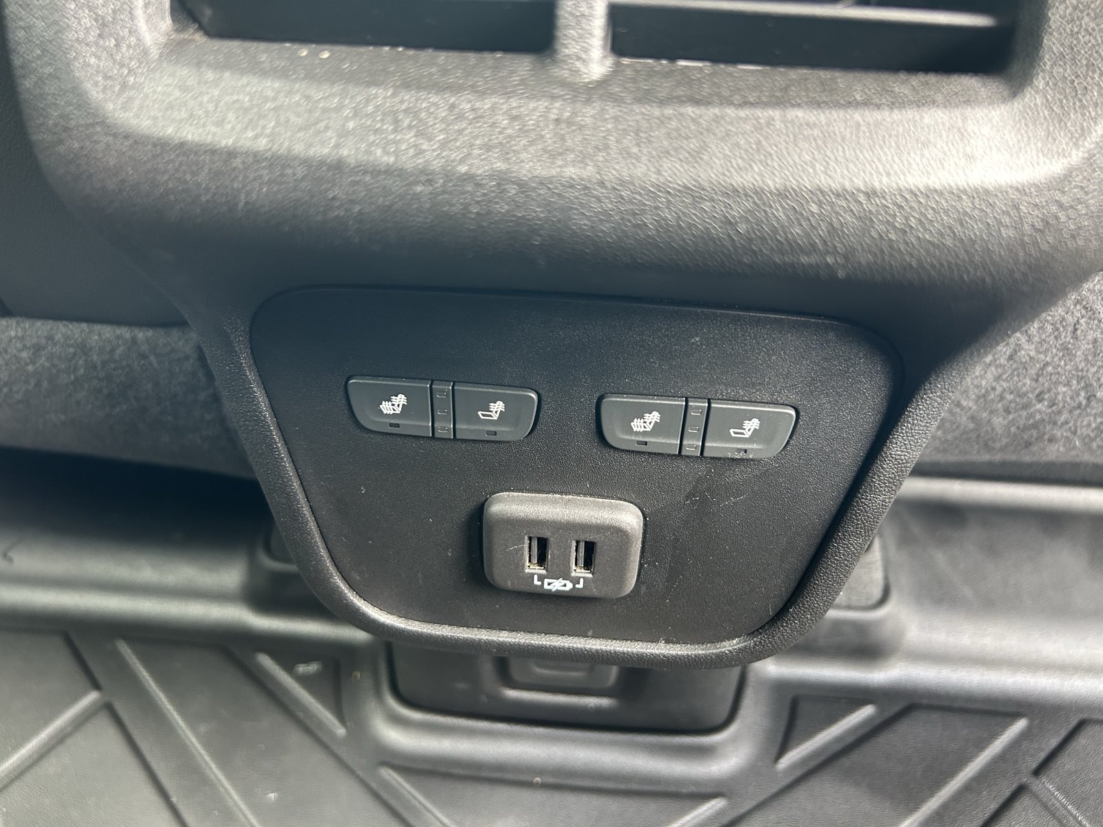 Used 2022 Chevrolet Equinox Premier FWD image 16