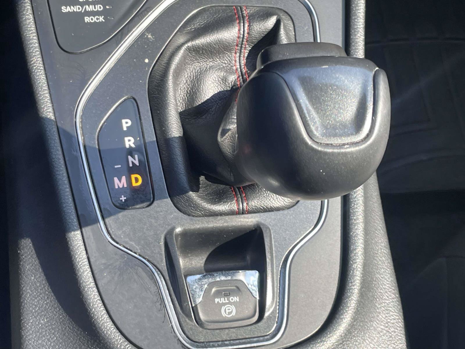 Used 2019 Jeep Cherokee Trailhawk AWD/4WD image 21