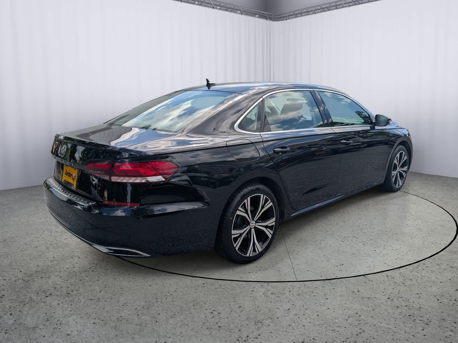 Used 2022 Volkswagen Passat 2.0T SE FWD image 3