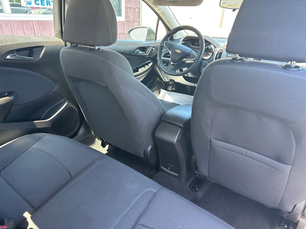 Used 2018 Chevrolet Cruze LT w/ Convenience Package FWD image 12