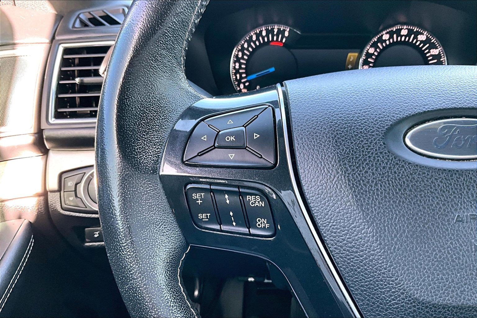 Used 2017 Ford Explorer Platinum AWD/4WD image 18