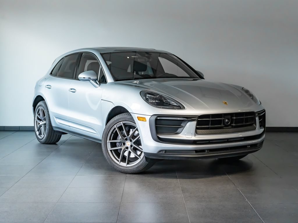 Certified 2026 Porsche Macan AWD/4WD image 9