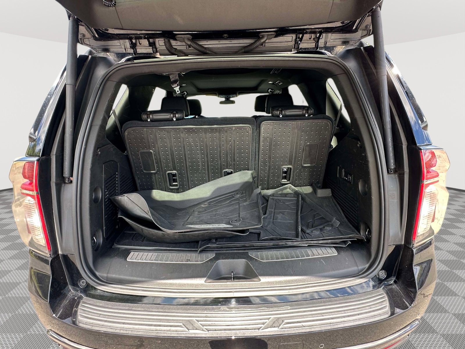 Used 2021 Chevrolet Tahoe Z71 w/ Z71 Off-Road Package AWD/4WD image 36