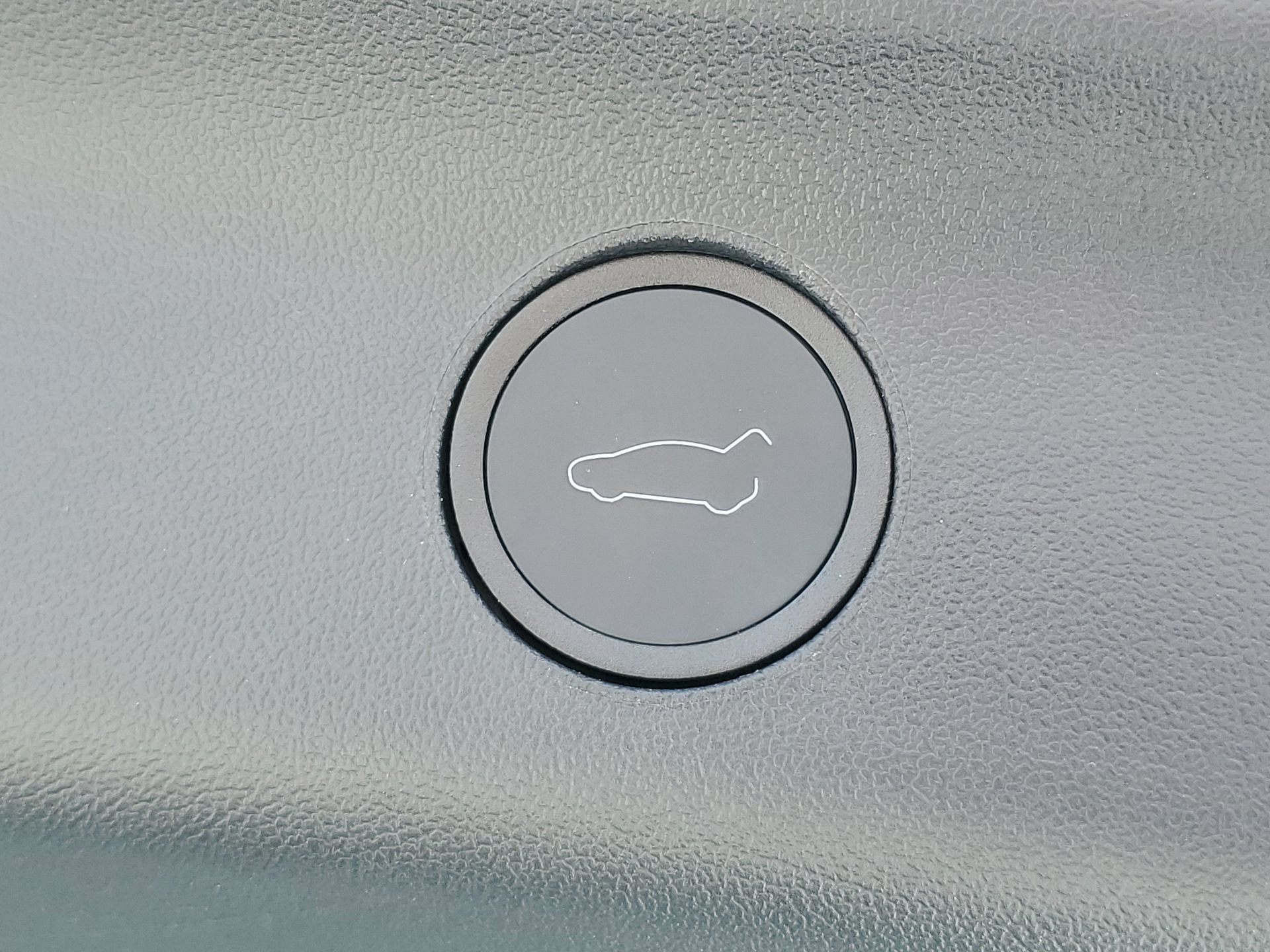 Used 2023 Tesla Model Y 2WD image 8