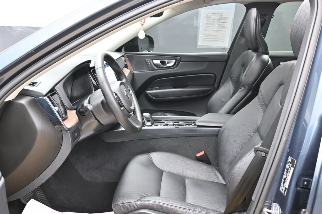 Used 2024 Volvo XC60 B5 Plus w/ Protection Package Premier AWD/4WD image 17