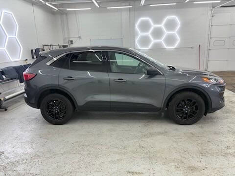 Used 2022 Ford Escape SE image 2