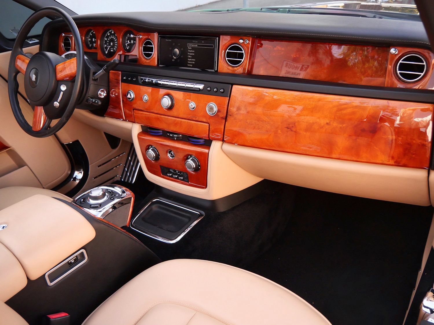 Used 2013 Rolls-Royce Phantom Drophead Coupe RWD image 18