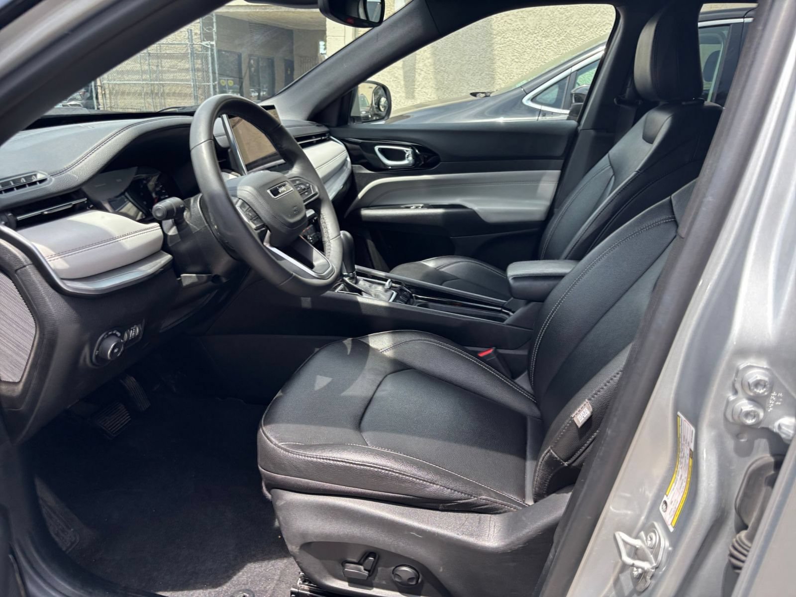 Used 2025 Jeep Compass Limited AWD/4WD image 27