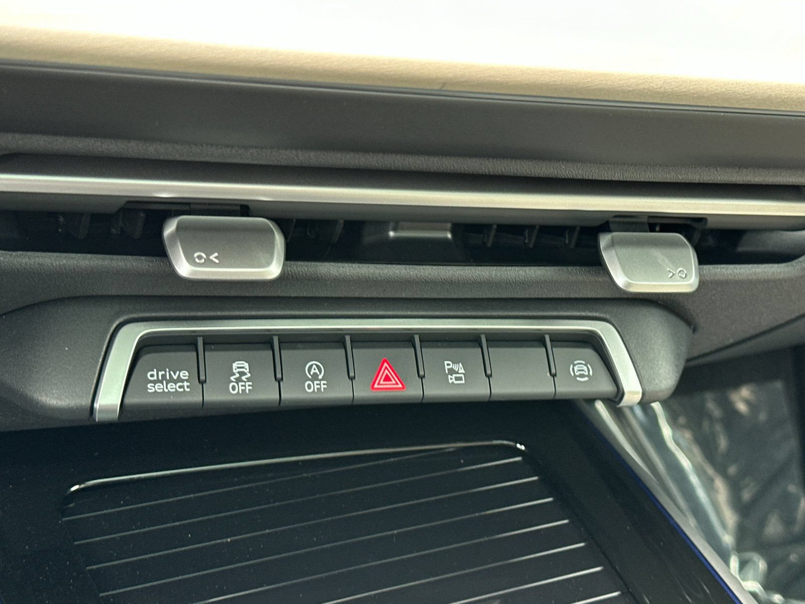 New 2026 Audi Q3 quattro 2.0T AWD/4WD image 20