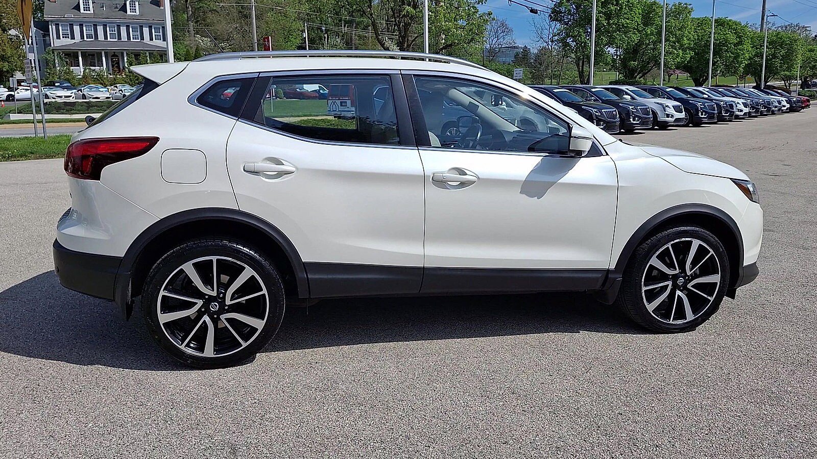 Used 2019 Nissan Rogue Sport SL w/ Premium Package AWD/4WD image 9
