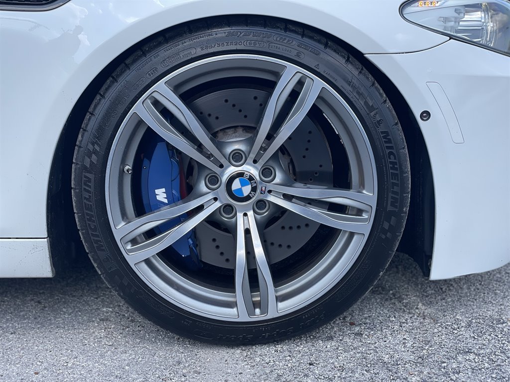 Used 2013 BMW M5 RWD image 42