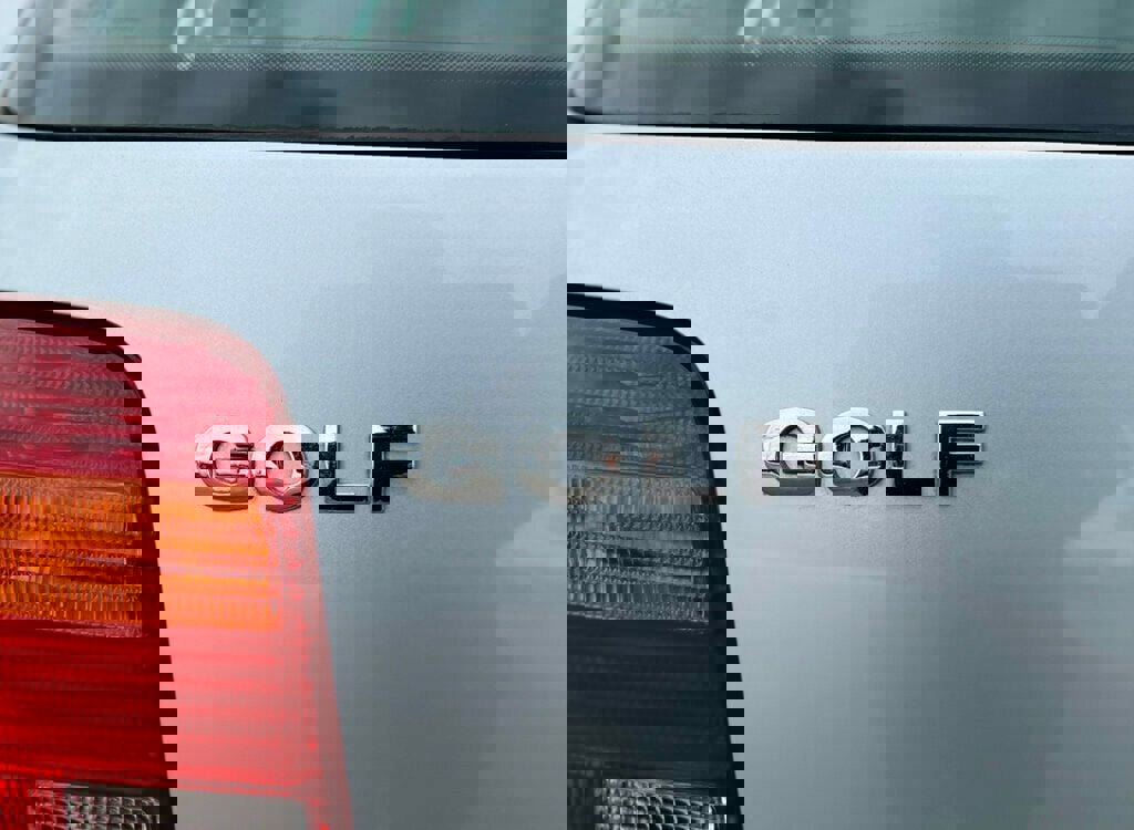 Used 2005 Volkswagen Golf GL image 11