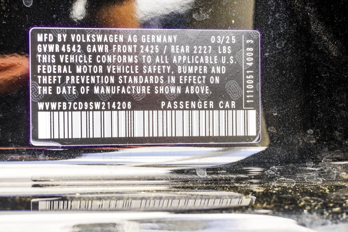 Used 2025 Volkswagen Golf R Black Edition image 40