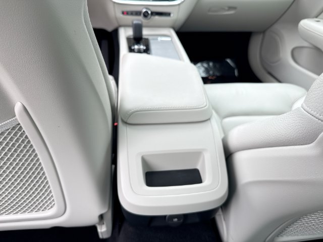 Certified 2025 Volvo S60 B5 Plus AWD/4WD image 27