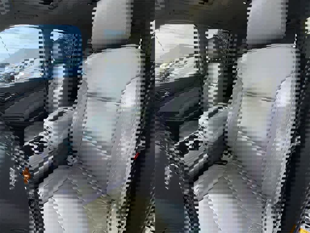 Used 2018 Chevrolet Suburban LT image 10