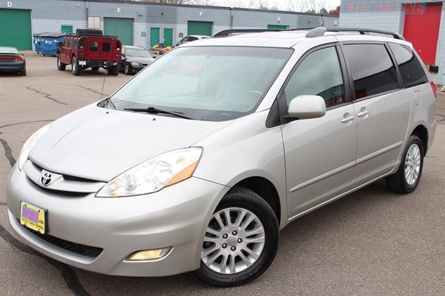 Used 2008 Toyota Sienna XLE Limited image 2