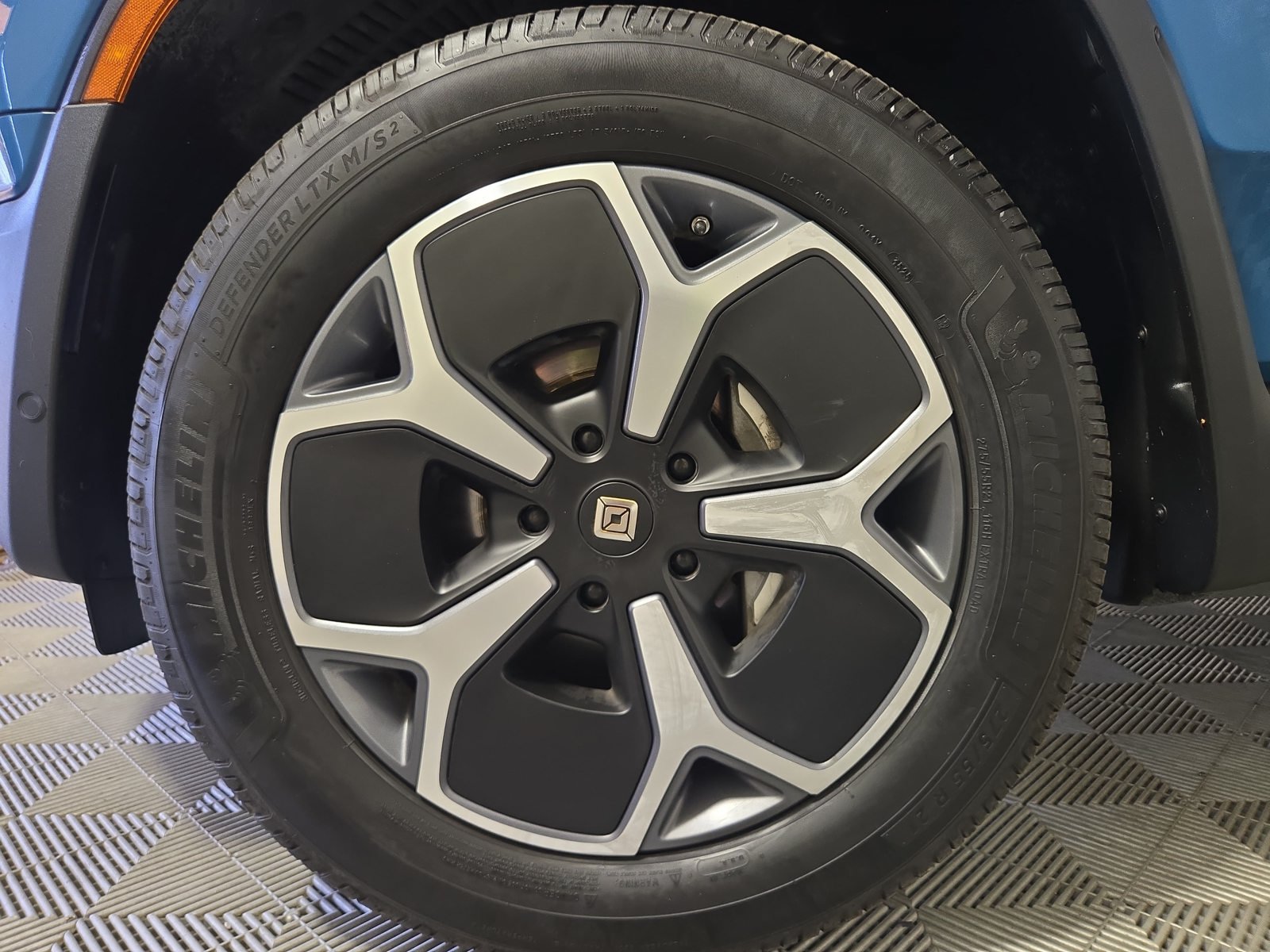 Used 2024 Rivian R1T Adventure Dual AWD/4WD image 9