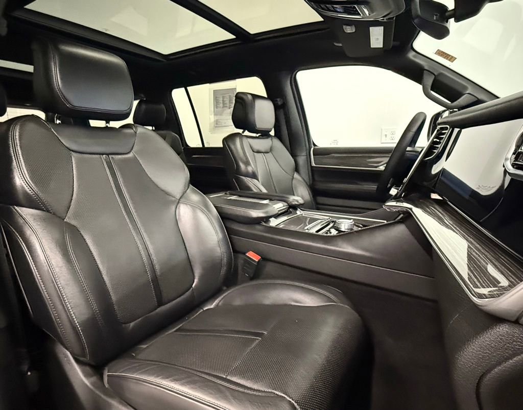 Used 2022 Jeep Wagoneer Series III w/ Premium Group I image 14