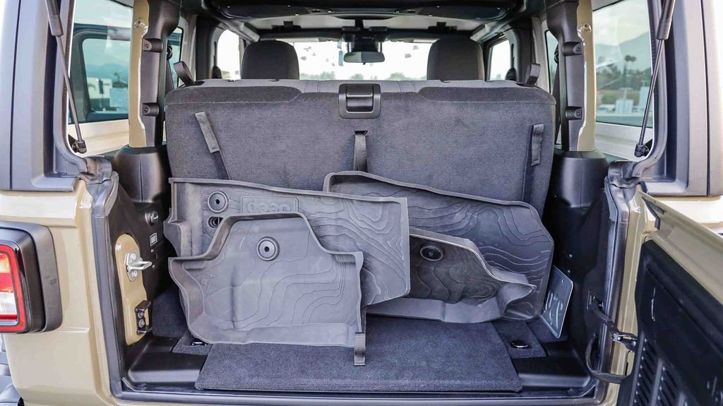 Used 2025 Jeep Wrangler Sport image 30