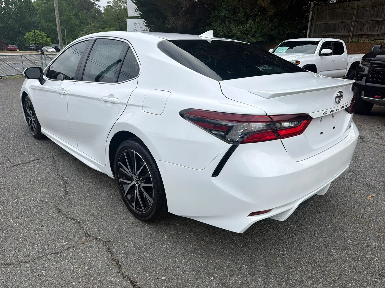 Used 2024 Toyota Camry SE FWD image 3