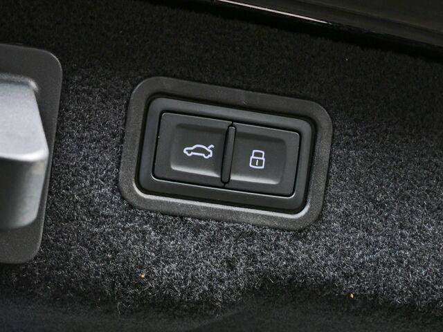 Used 2023 Audi A8 L 3.0T AWD/4WD image 12