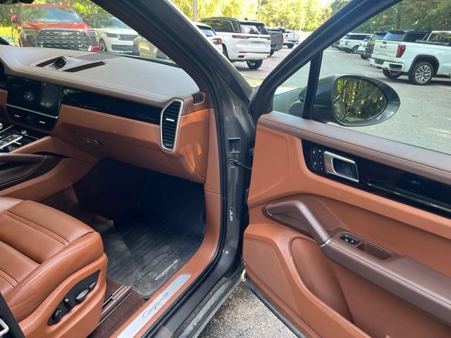 Used 2023 Porsche Cayenne AWD/4WD image 10