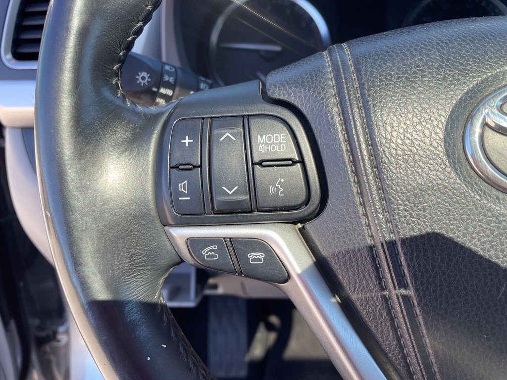 Used 2014 Toyota Highlander XLE AWD/4WD image 17