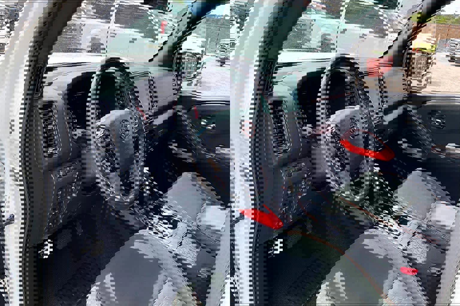 Used 2022 Nissan Frontier Pro-X image 14