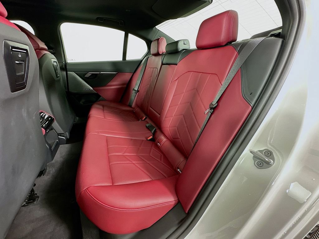 Used 2025 BMW 530i w/ Premium Package image 25