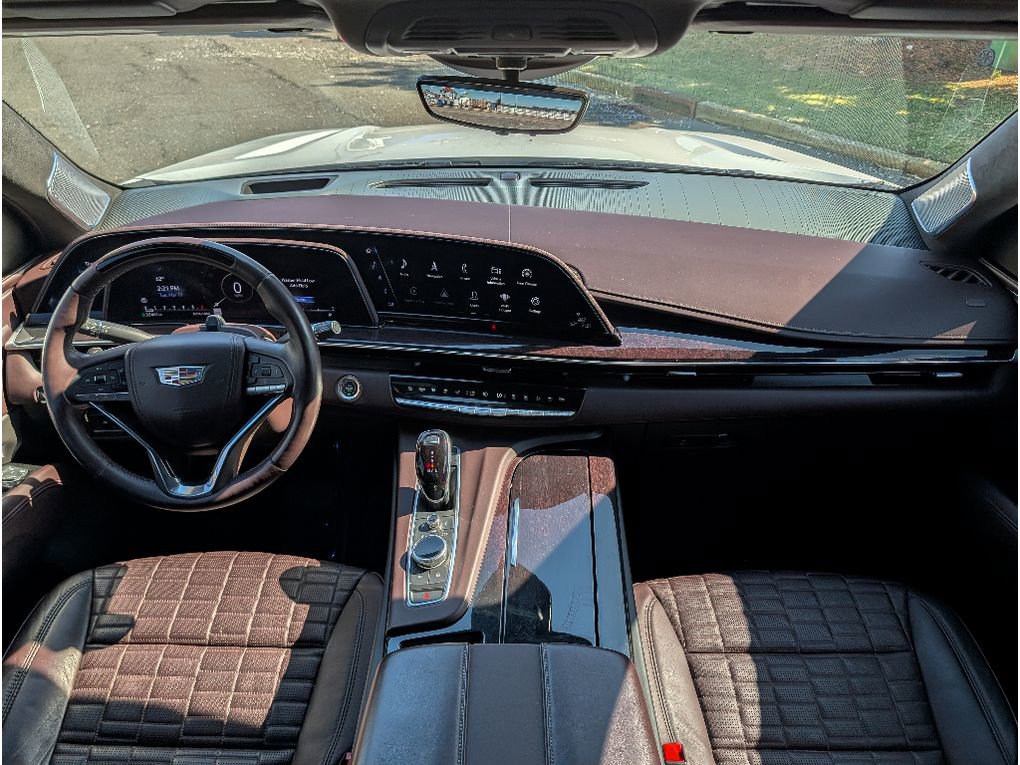 Used 2022 Cadillac Escalade ESV Sport Platinum w/ LPO, ONYX Package image 33