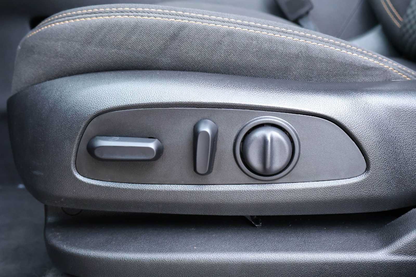 Used 2020 GMC Terrain SLE w/ Driver Convenience Package FWD image 24