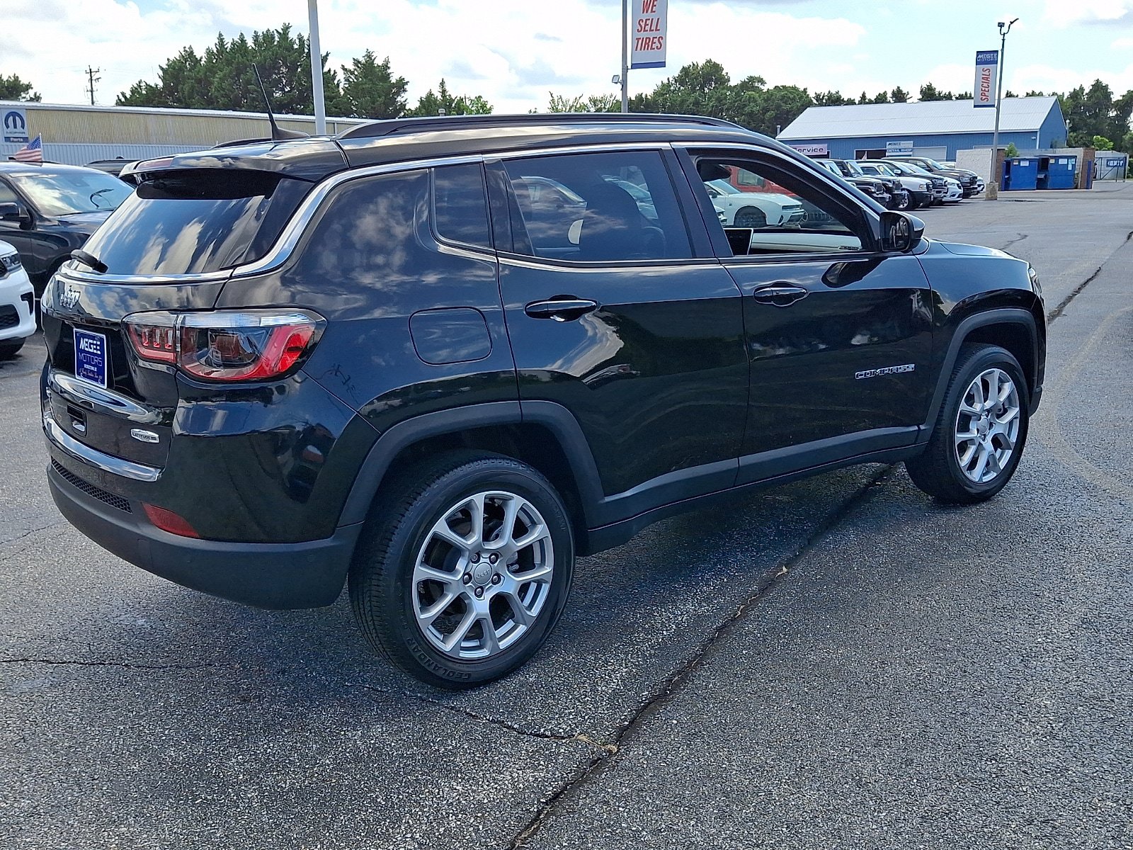 Used 2023 Jeep Compass Latitude AWD/4WD image 6