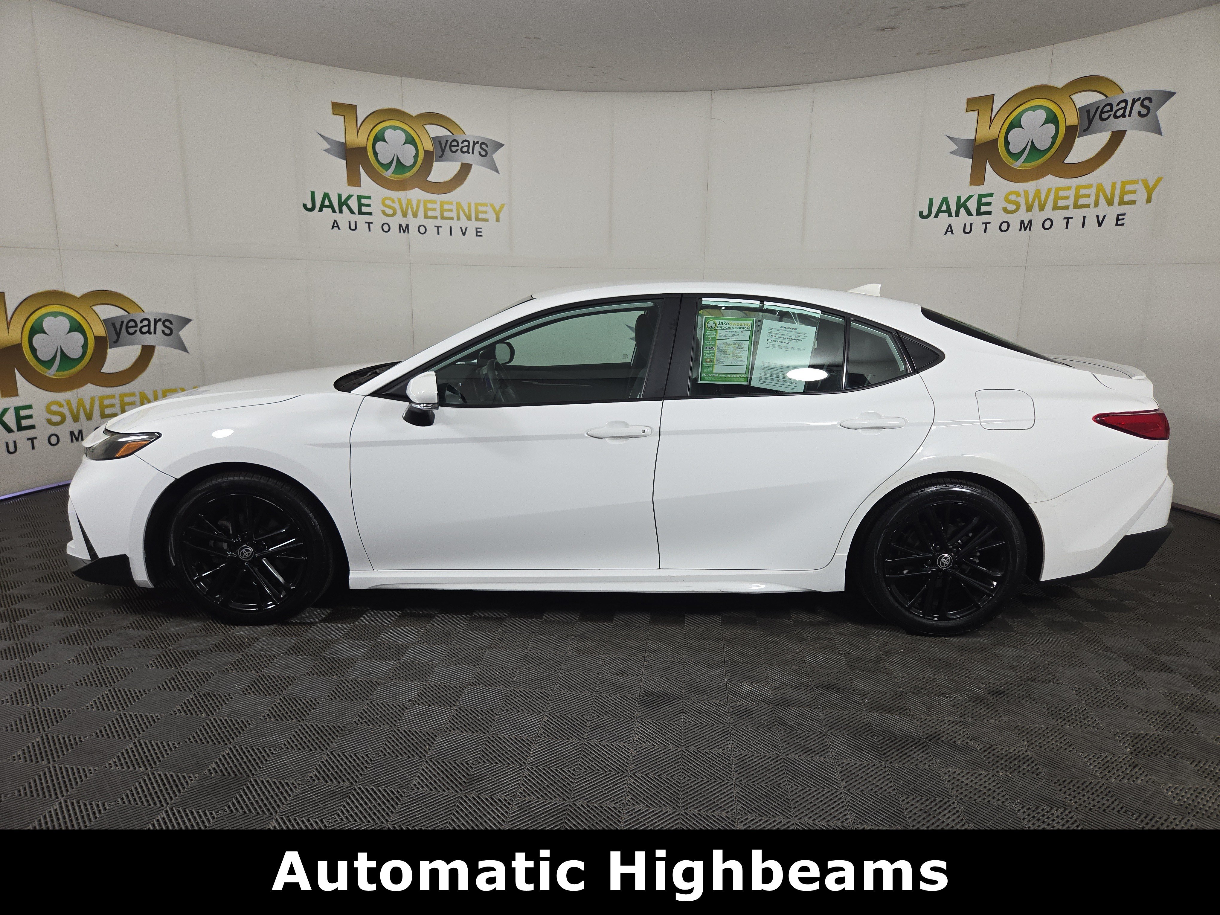 Used 2025 Toyota Camry SE FWD image 4