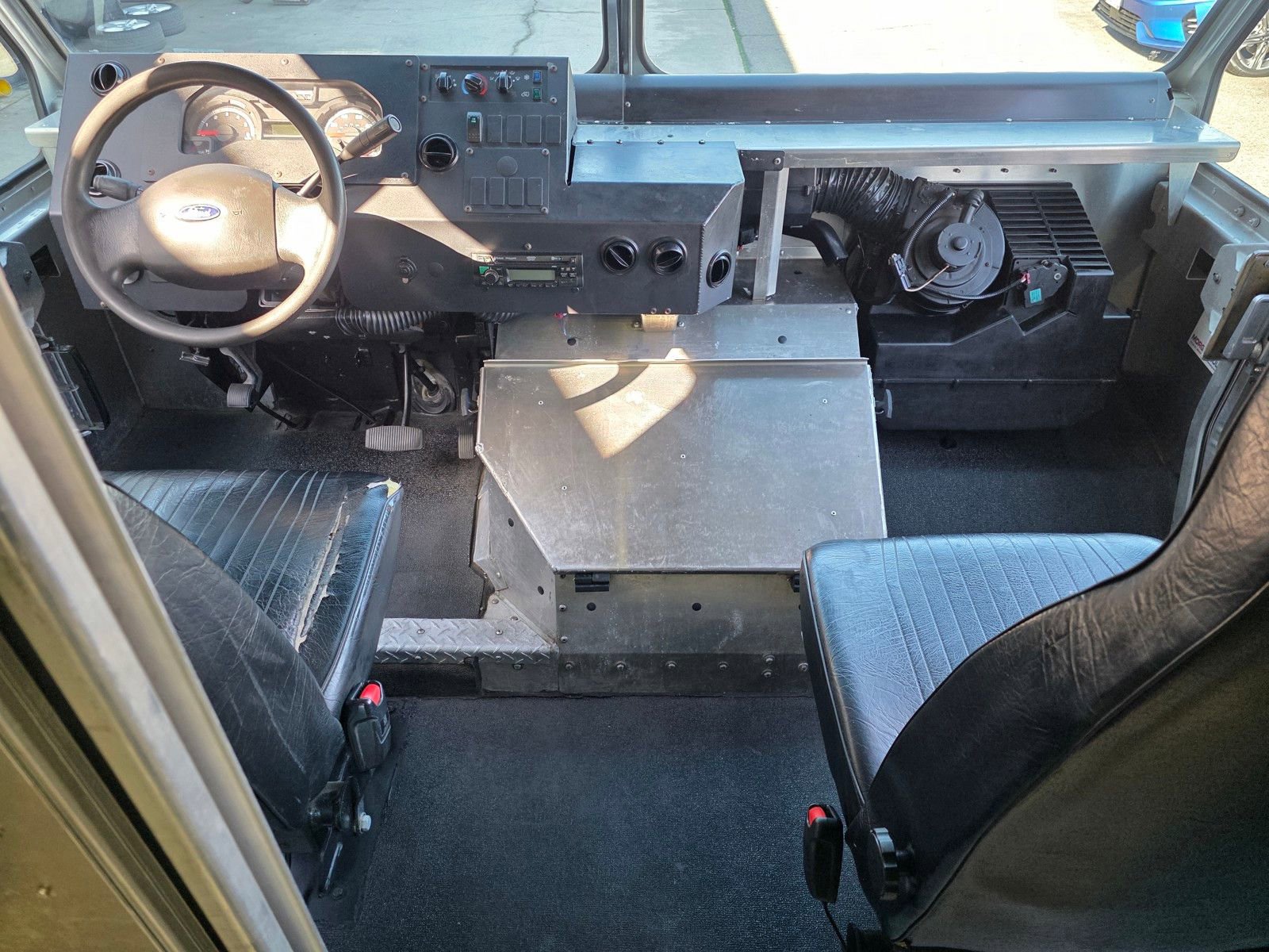 Used 2017 Ford E-350 and Econoline 350 Super Duty w/ A/C Prep Package RWD image 24