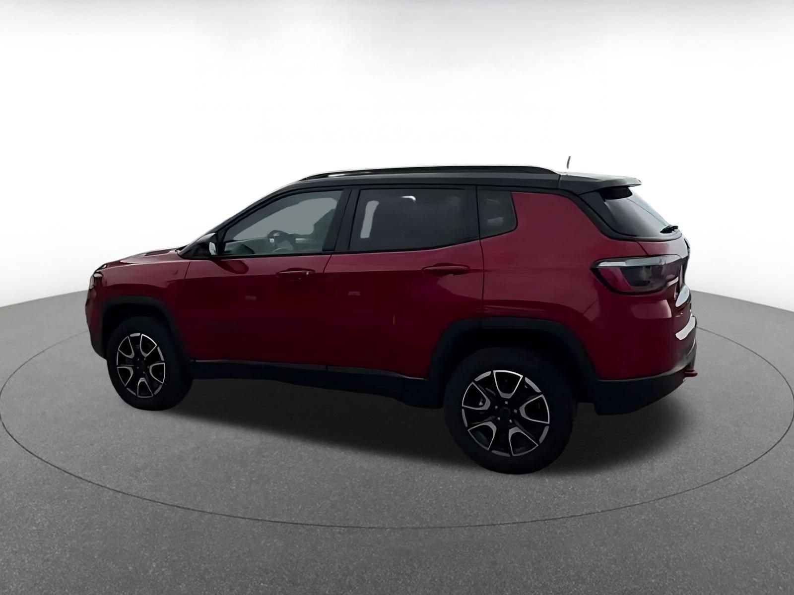 Used 2025 Jeep Compass Trailhawk AWD/4WD image 8