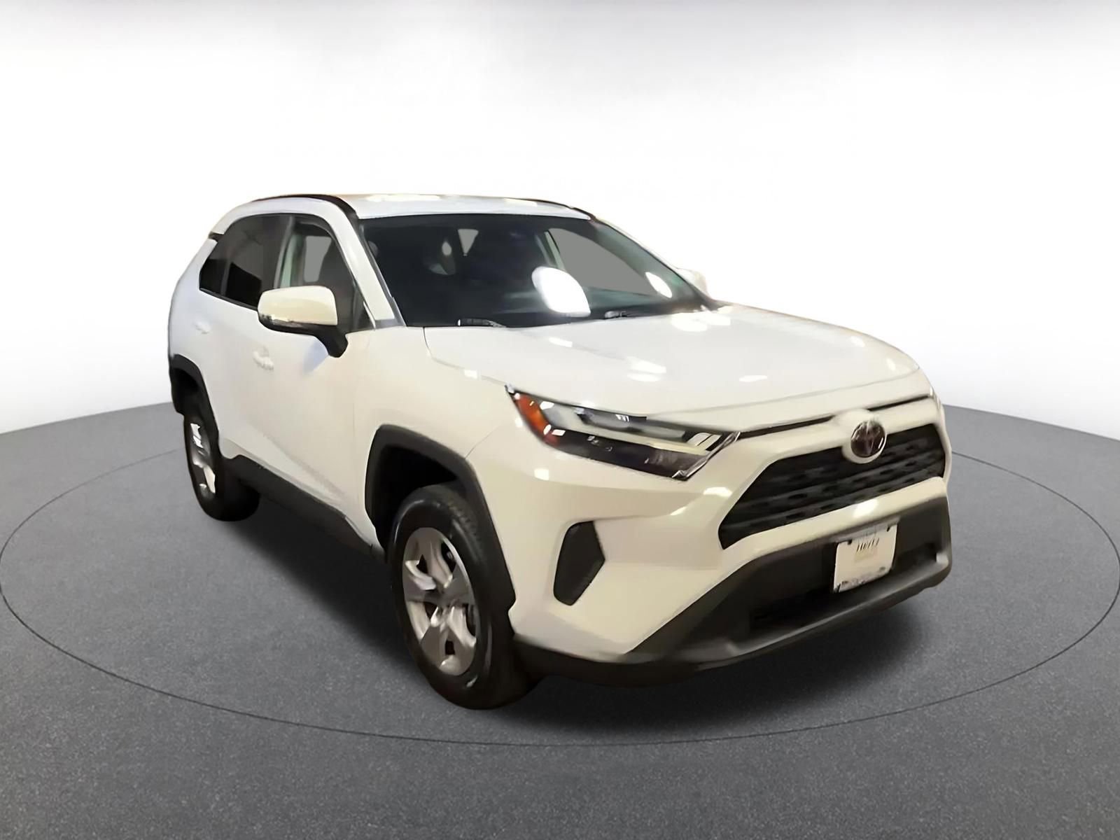 Used 2025 Toyota RAV4 XLE image 3