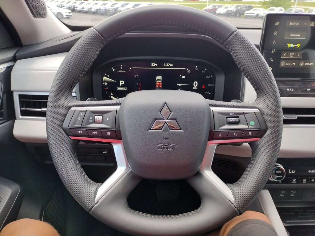 New 2025 Mitsubishi Outlander SE image 7
