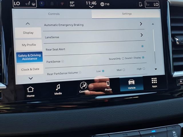 New 2026 Chrysler Voyager LX image 7