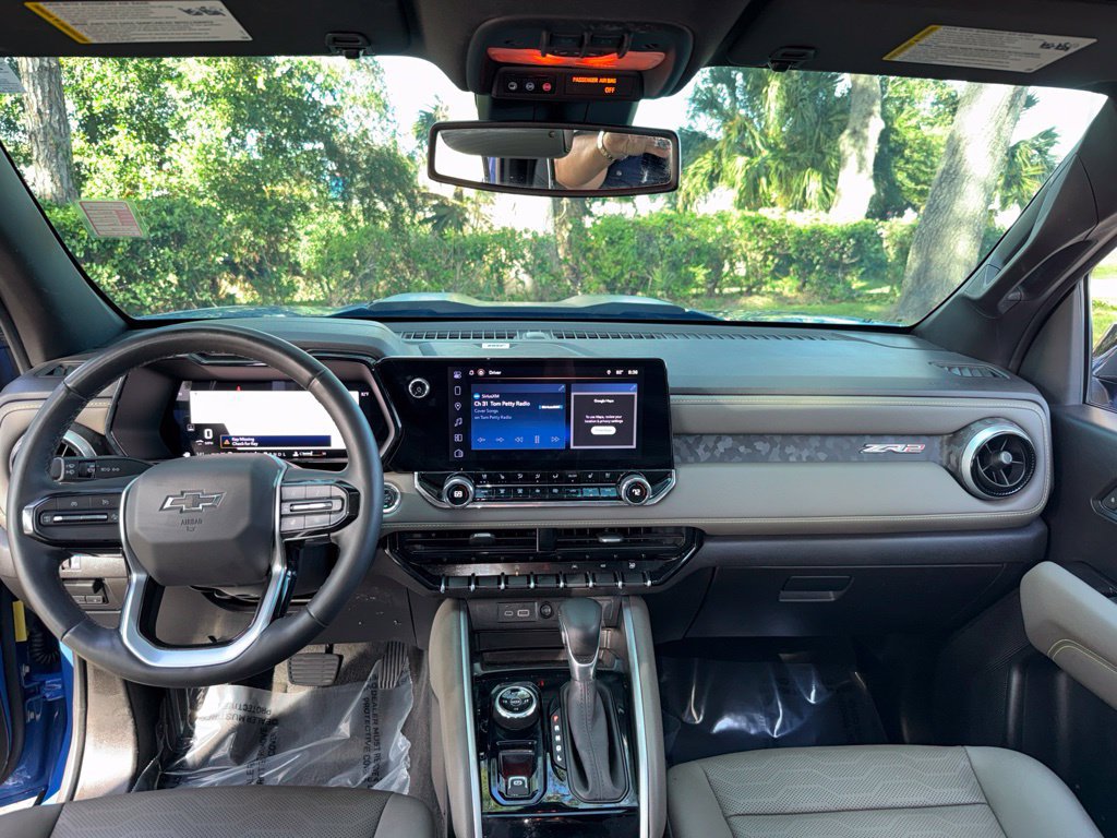 Used 2025 Chevrolet Colorado ZR2 w/ Technology Package AWD/4WD image 18