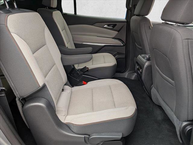 Used 2025 Chevrolet Traverse LT image 24