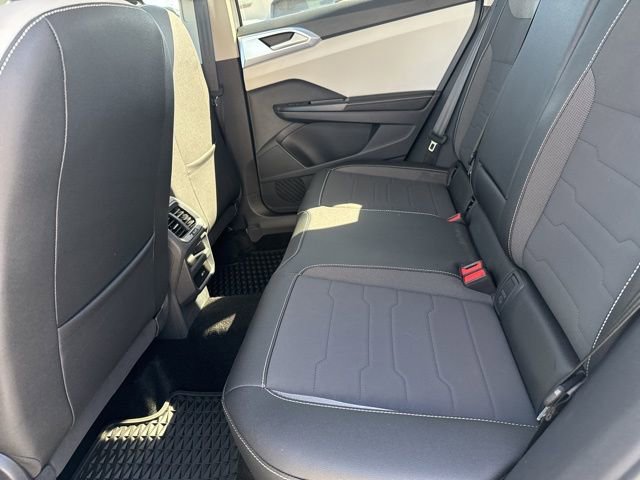 Used 2025 Volkswagen Taos SE image 7