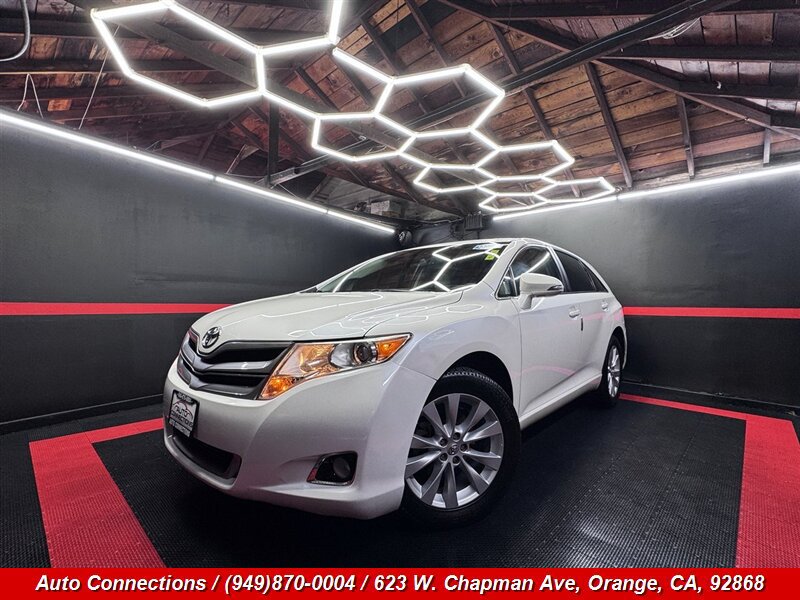 Used 2015 Toyota Venza LE FWD image 2