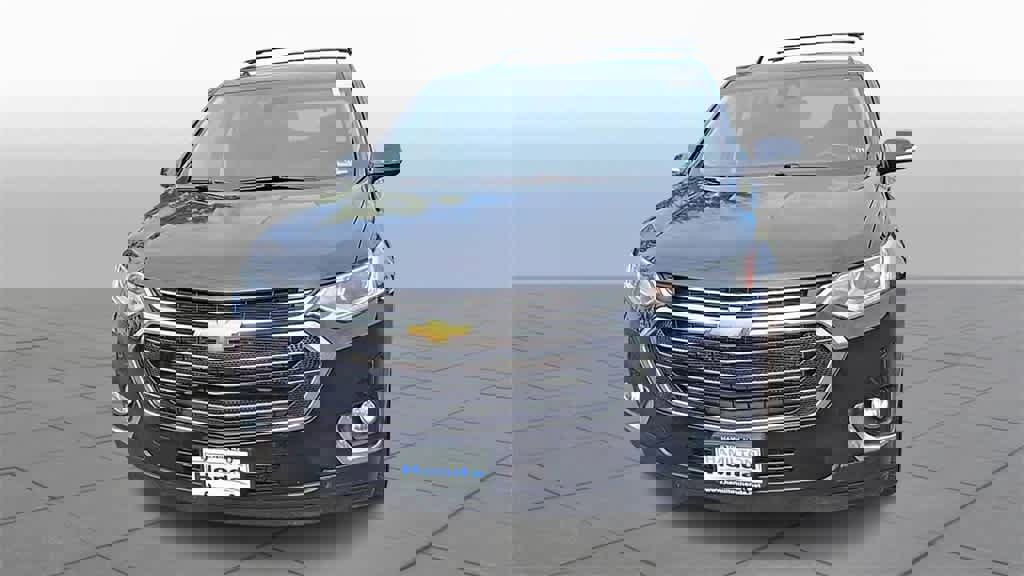 Used 2020 Chevrolet Traverse LT w/ Driver Confidence II Package image 3