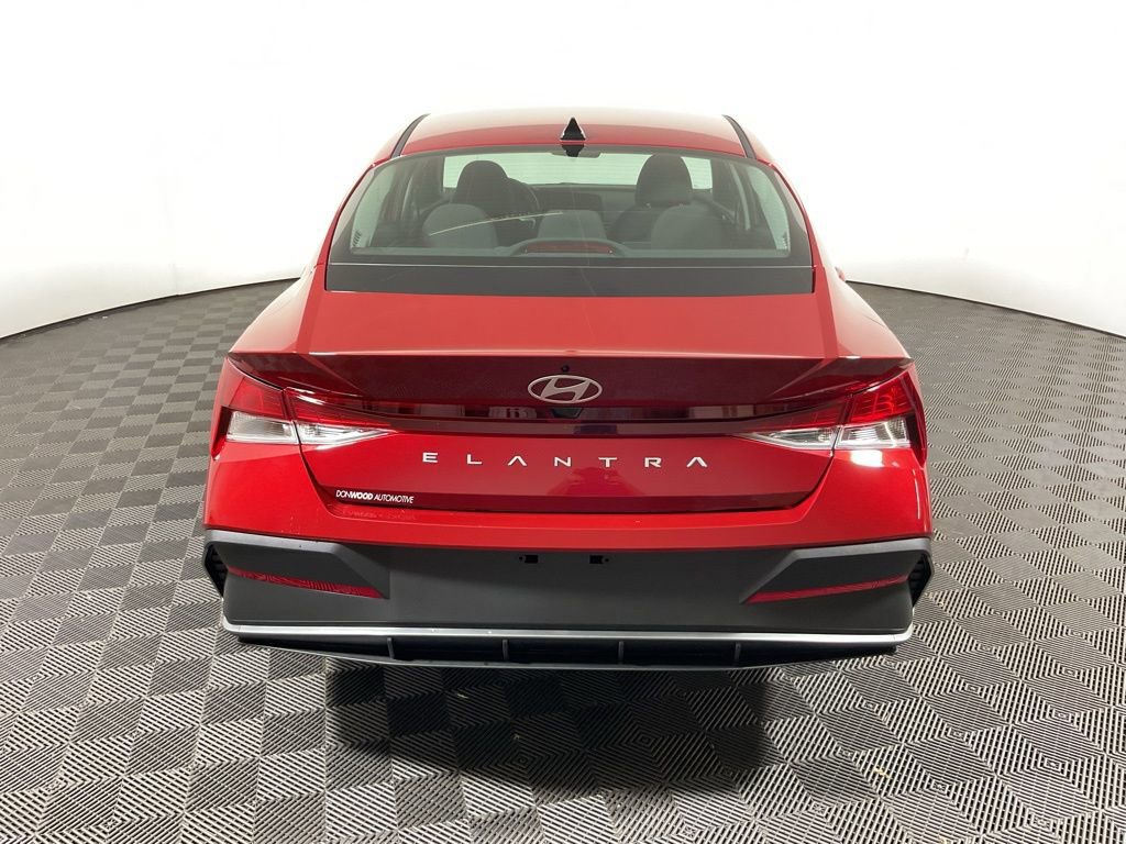 New 2025 Hyundai Elantra SE image 14
