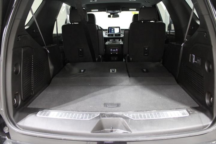 Used 2024 Chevrolet Tahoe Z71 w/ Z71 Off-Road Package AWD/4WD image 14