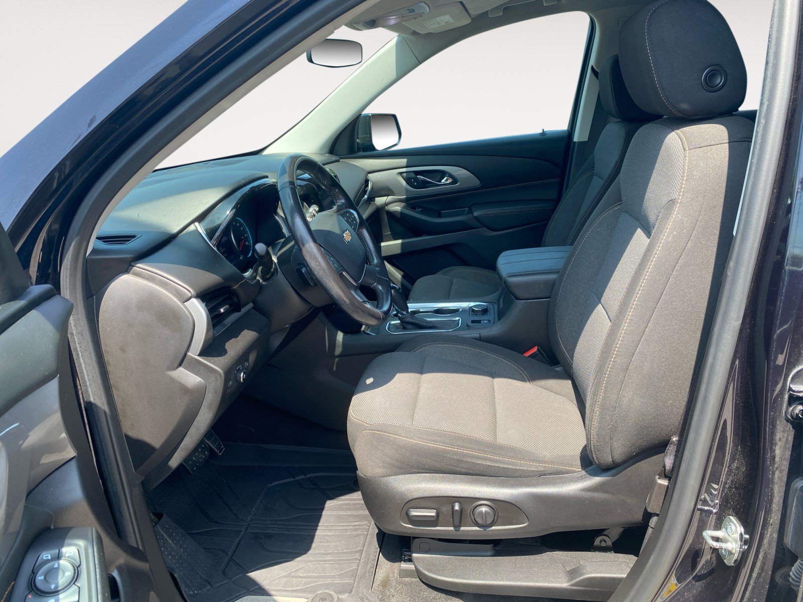 Used 2020 Chevrolet Traverse LT FWD image 14