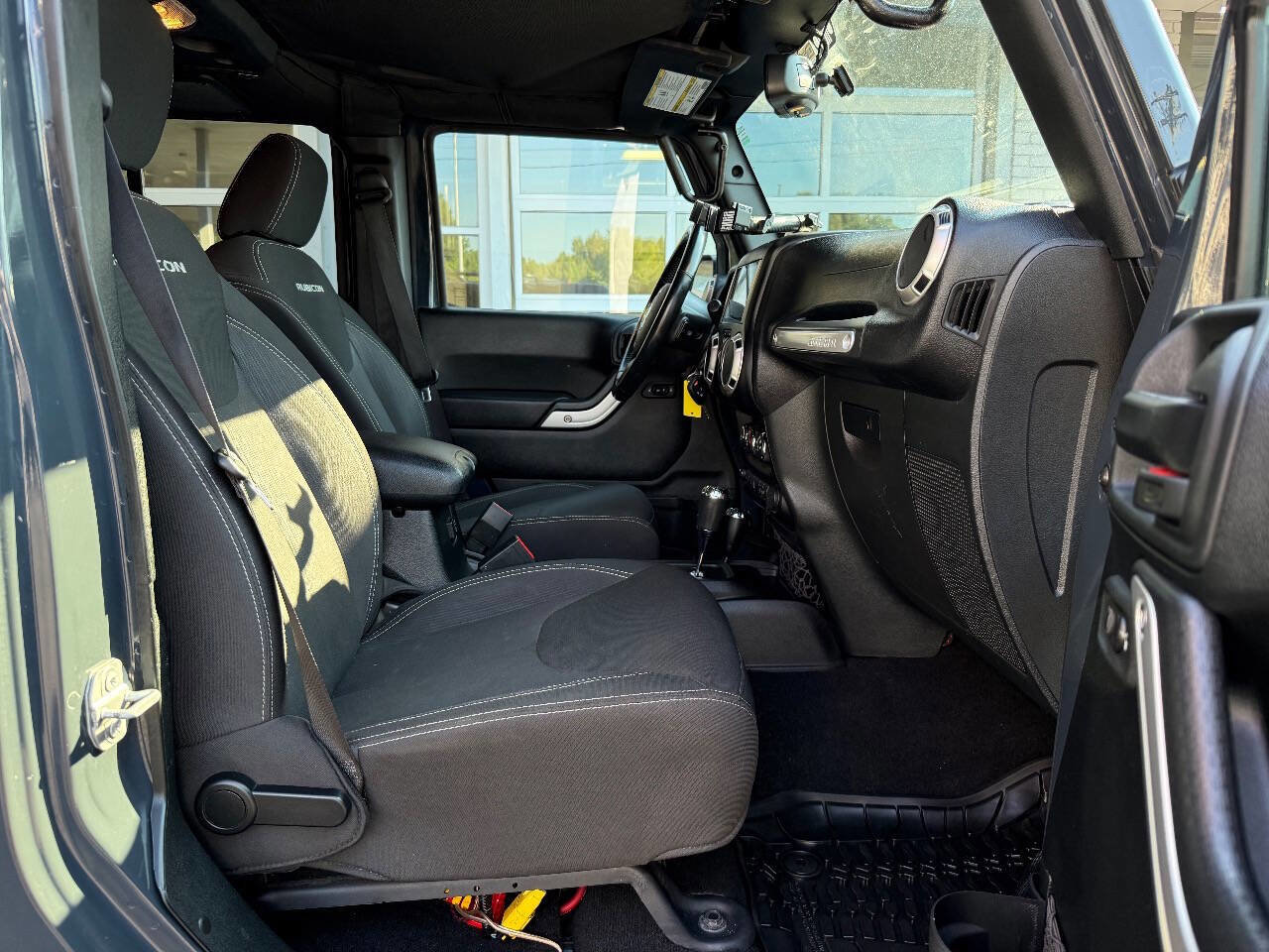 Used 2017 Jeep Wrangler Unlimited Rubicon w/ Cold Weather Group image 29