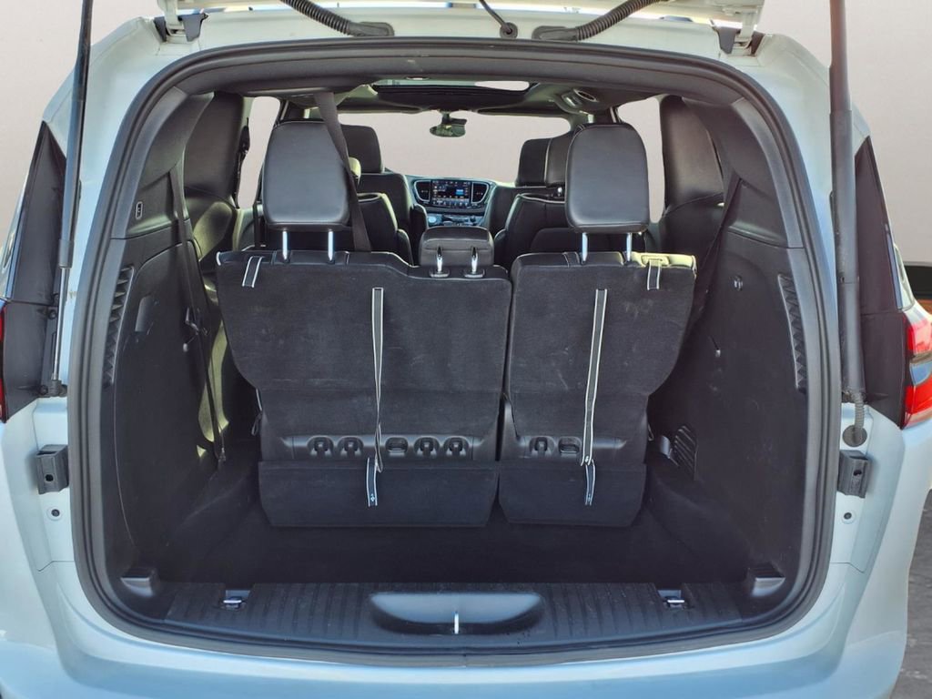 Used 2025 Chrysler Pacifica Limited FWD image 26