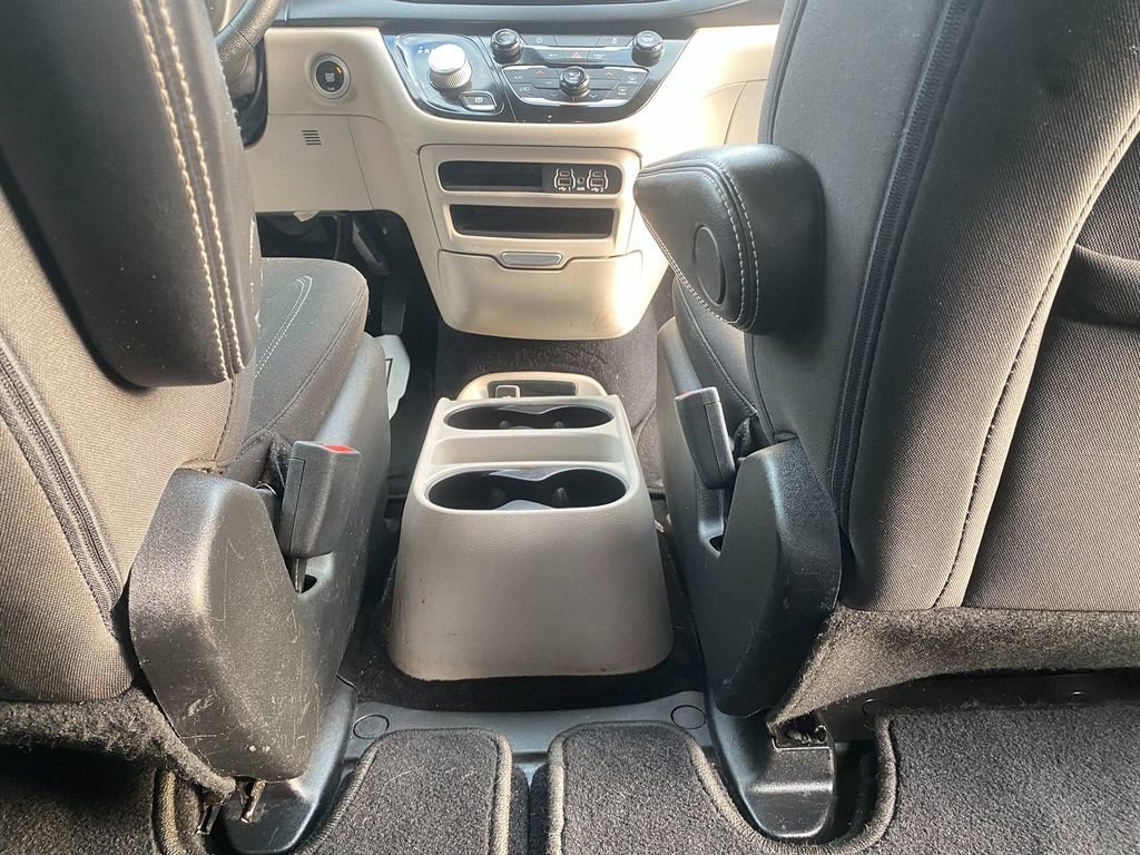 Used 2021 Chrysler Voyager LX image 28