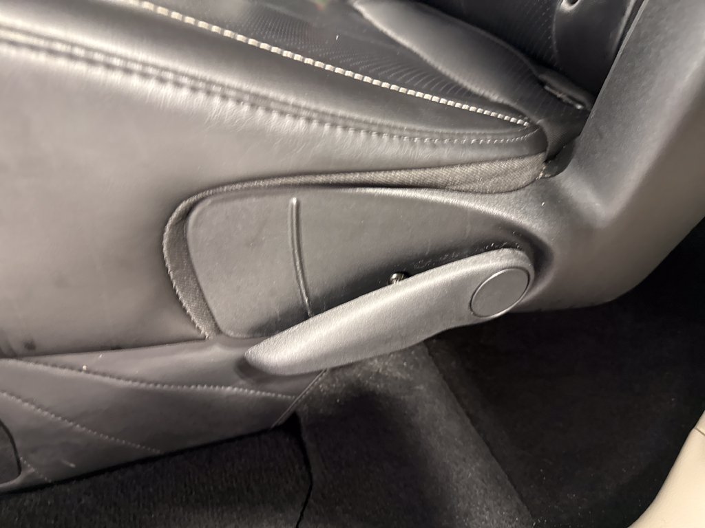 Used 2023 Chrysler Pacifica Touring-L FWD image 39